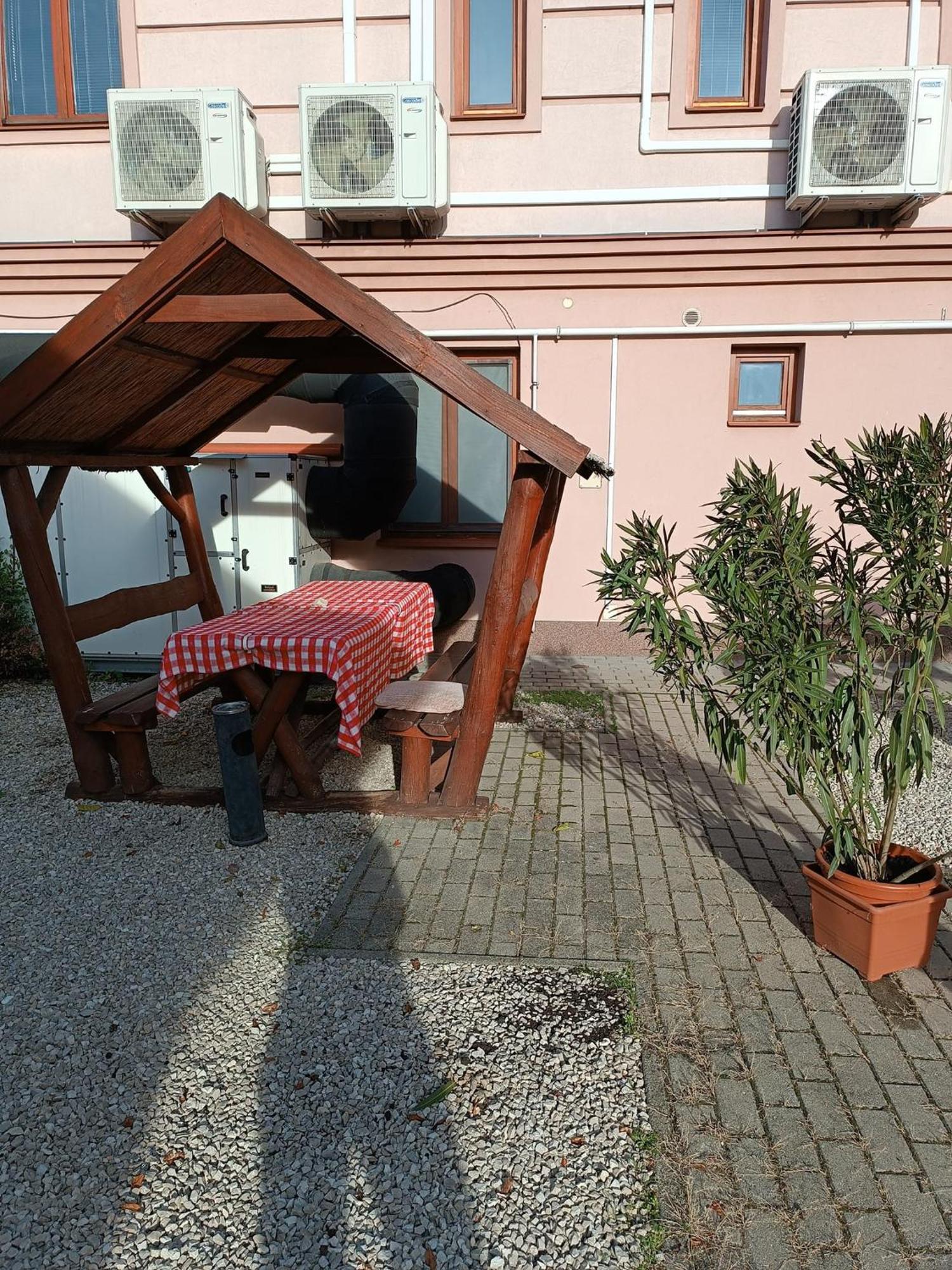 Malom Panzio Bed & Breakfast Kiskunfélegyháza Dış mekan fotoğraf
